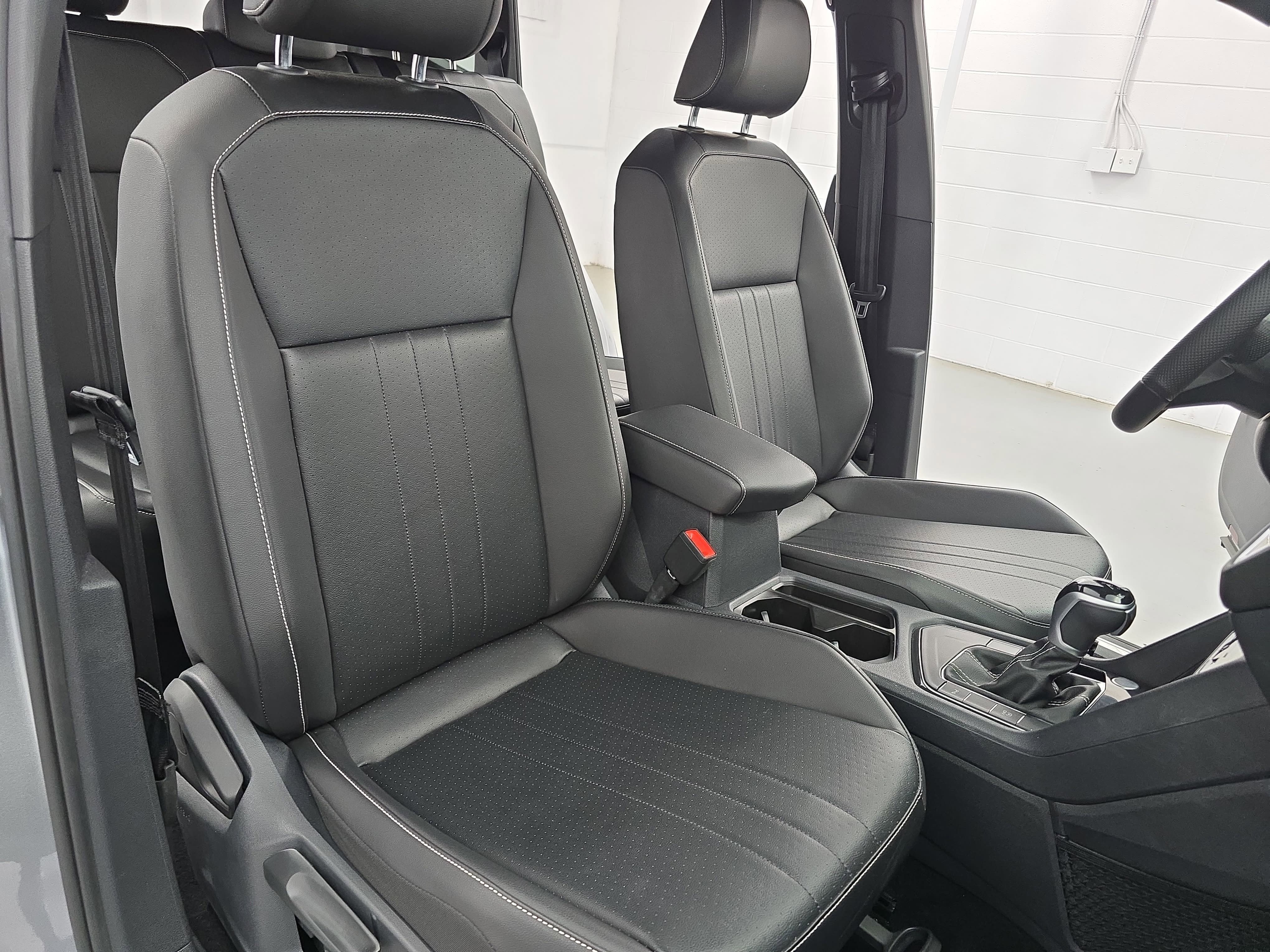 Certified 2022 Volkswagen Tiguan SE R-Line FWD image 10