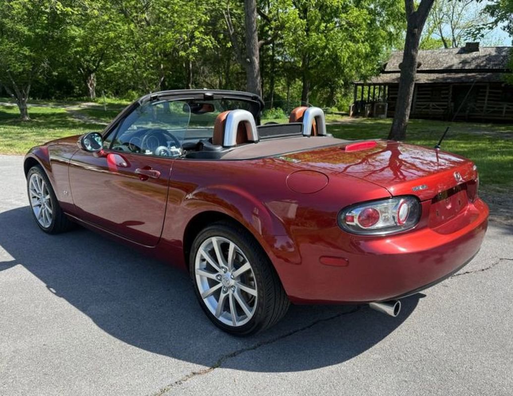 Used 2006 MAZDA MX-5 Miata Grand Touring w/ Premium Pkg RWD image 9