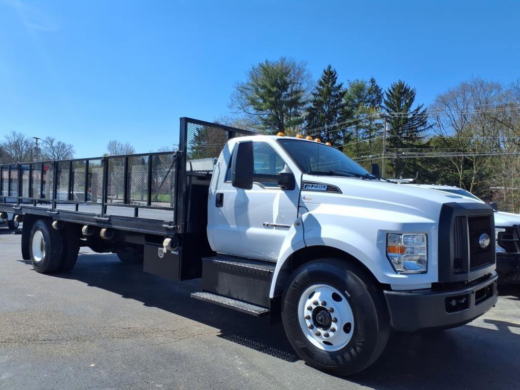 Used 2017 Ford F750 2WD Regular Cab Super Duty image 7