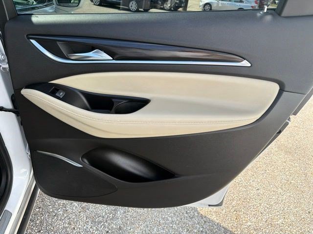 Used 2018 Buick Enclave Essence AWD/4WD image 19