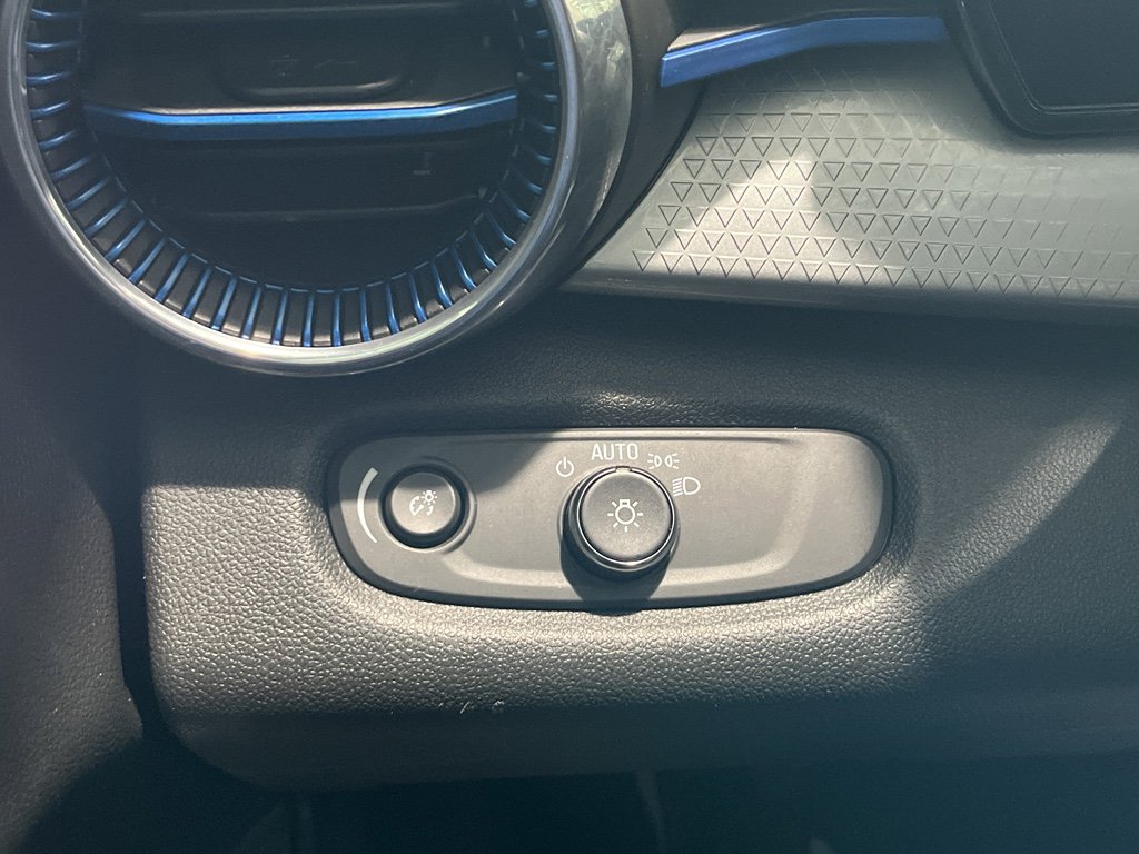 Used 2025 Chevrolet Trax LT w/ Driver Confidence Package FWD image 23