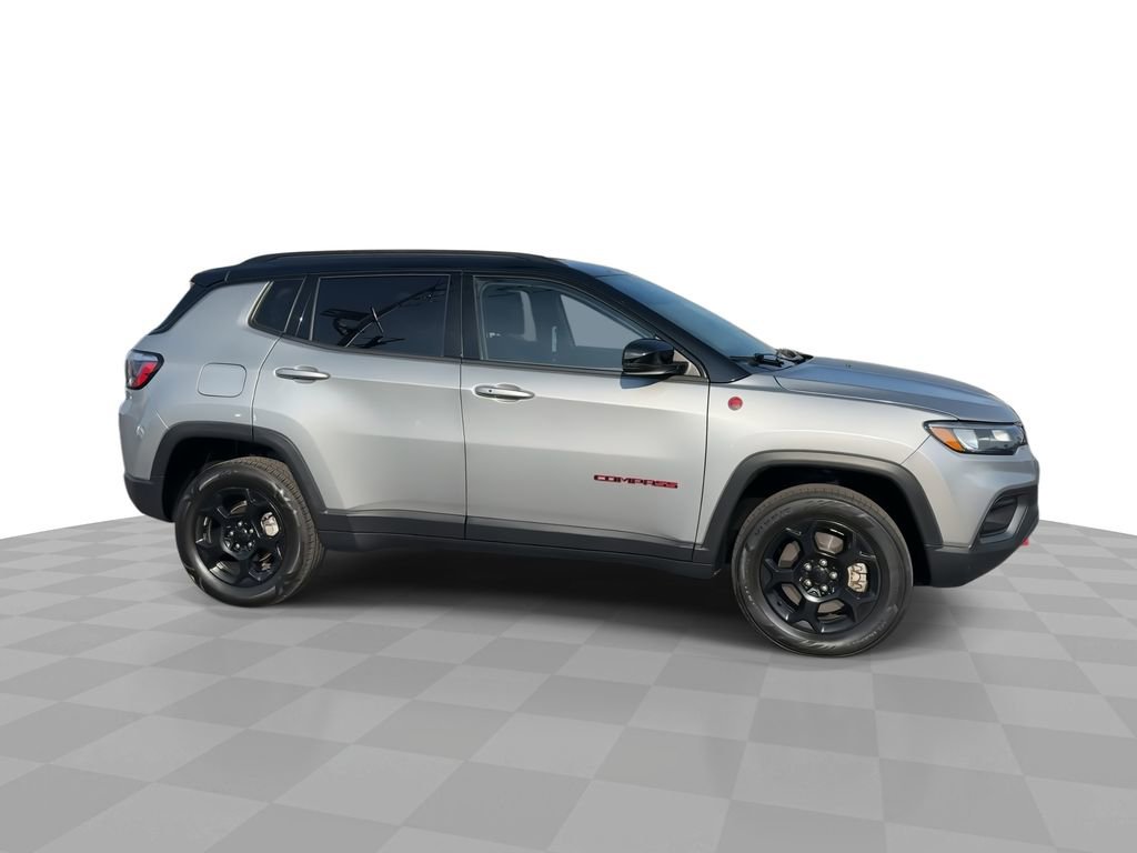 Used 2024 Jeep Compass Trailhawk image 10