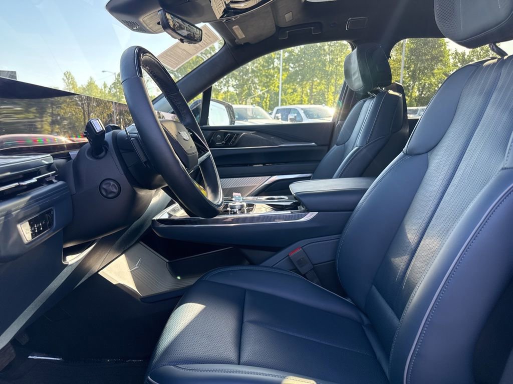 Used 2025 Cadillac Escalade IQ Luxury 2 w/ LPO, Premium Carpet Package AWD/4WD image 9