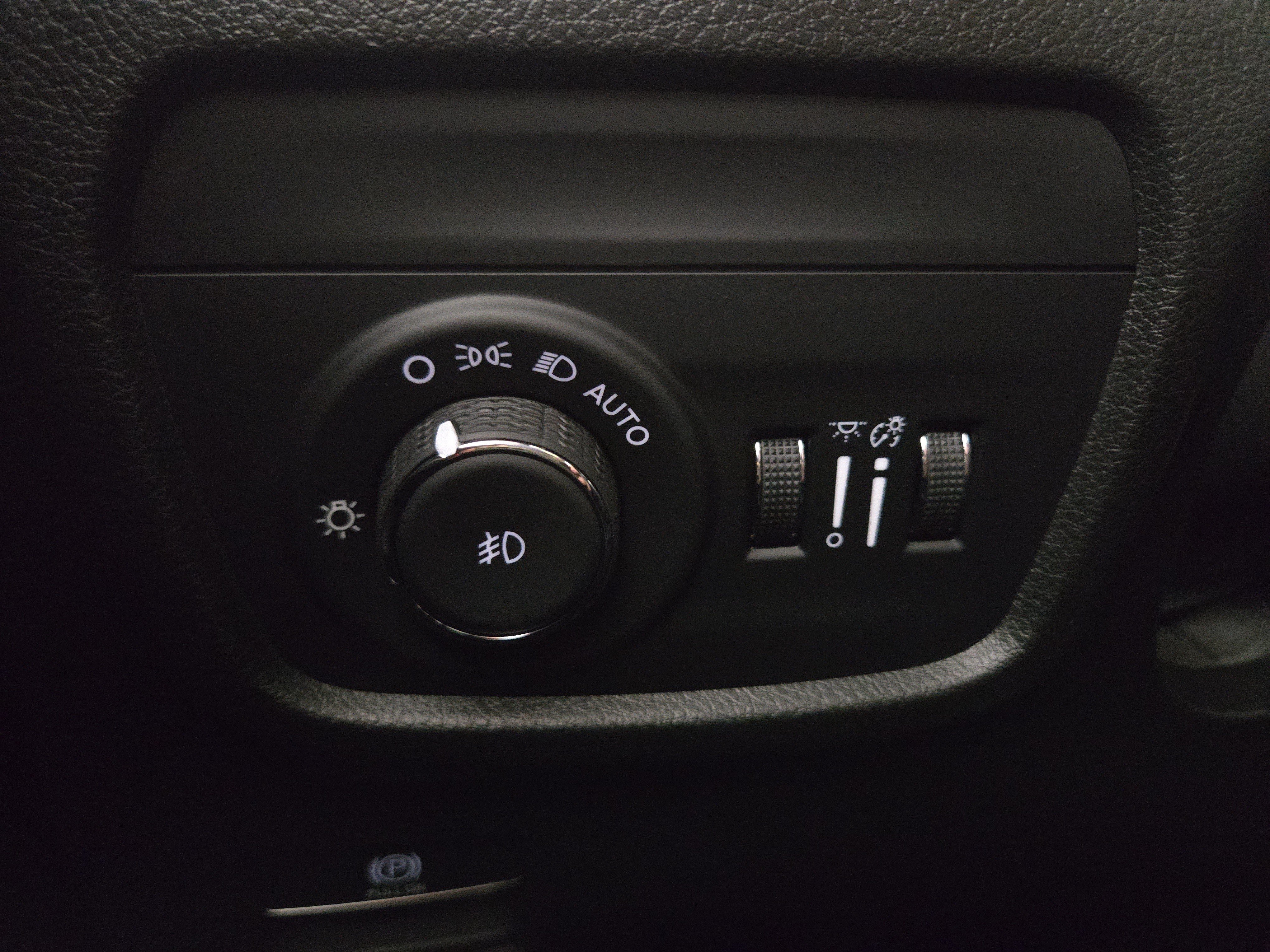 Used 2023 Jeep Grand Cherokee Overland AWD/4WD image 26