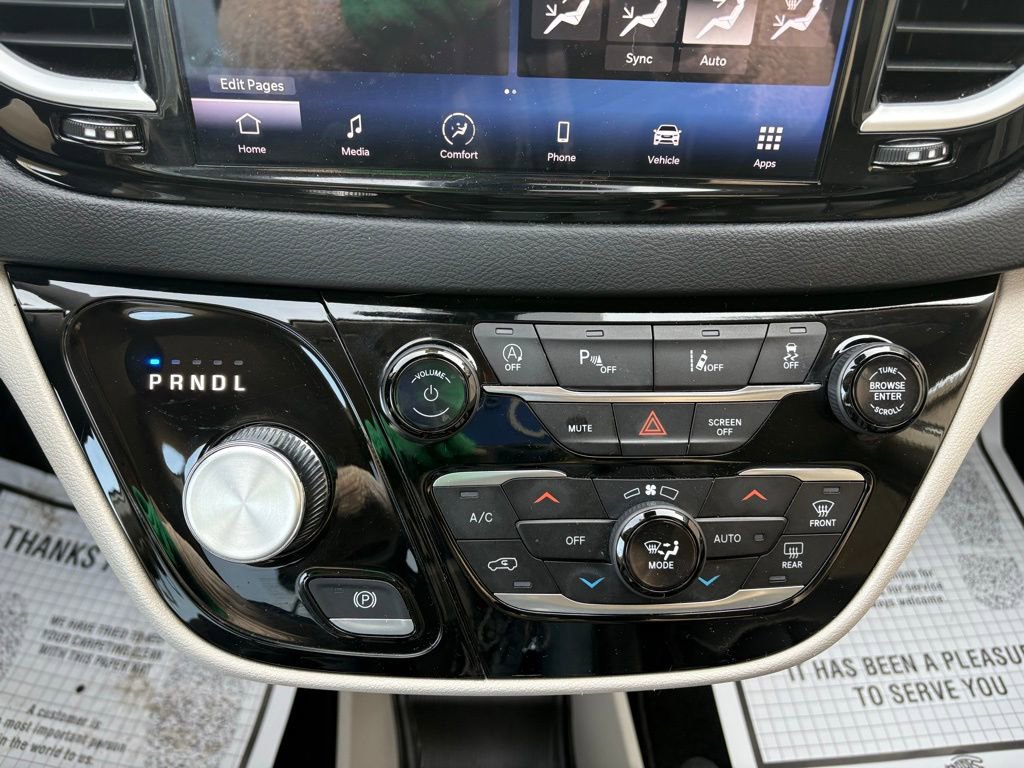 Used 2023 Chrysler Pacifica Touring-L image 30