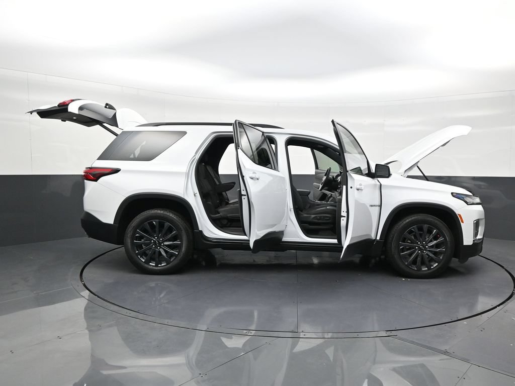 Used 2023 Chevrolet Traverse RS FWD image 28