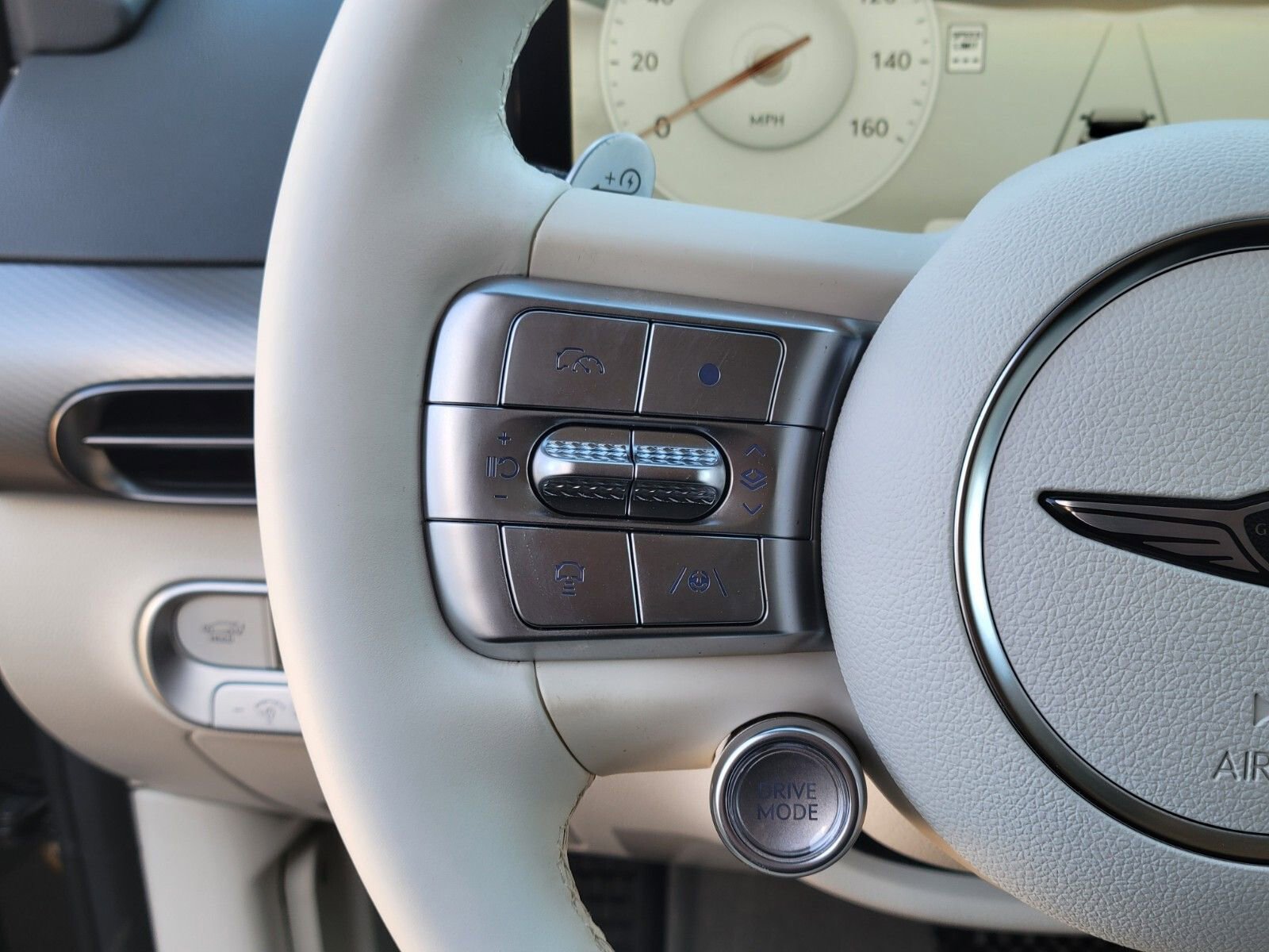 Used 2025 Genesis GV60 Advanced image 28