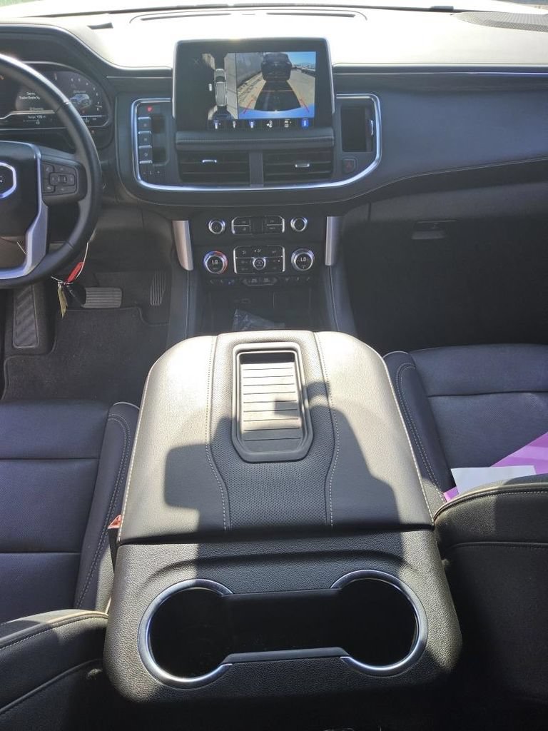 Used 2023 GMC Yukon XL SLT RWD image 4