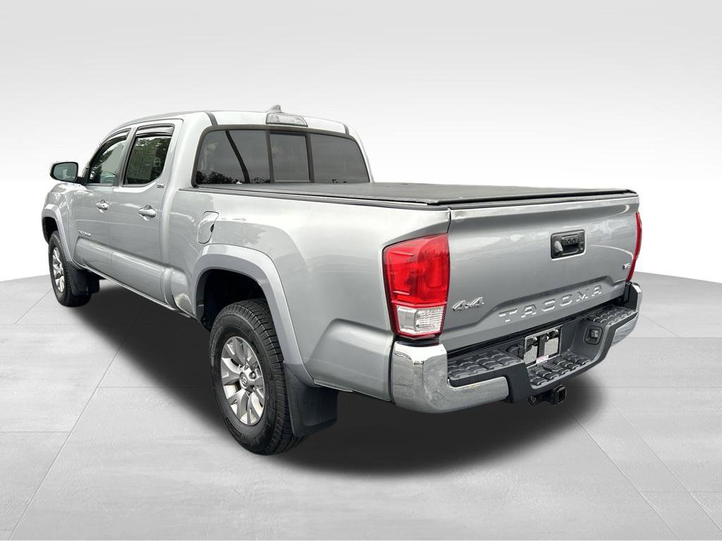 Used 2017 Toyota Tacoma SR5 AWD/4WD image 3