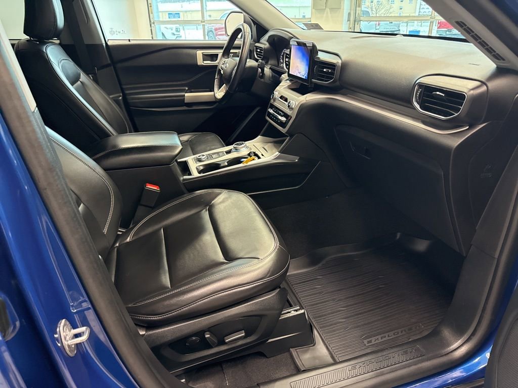 Used 2023 Ford Explorer XLT w/ Equipment Group 202A image 14