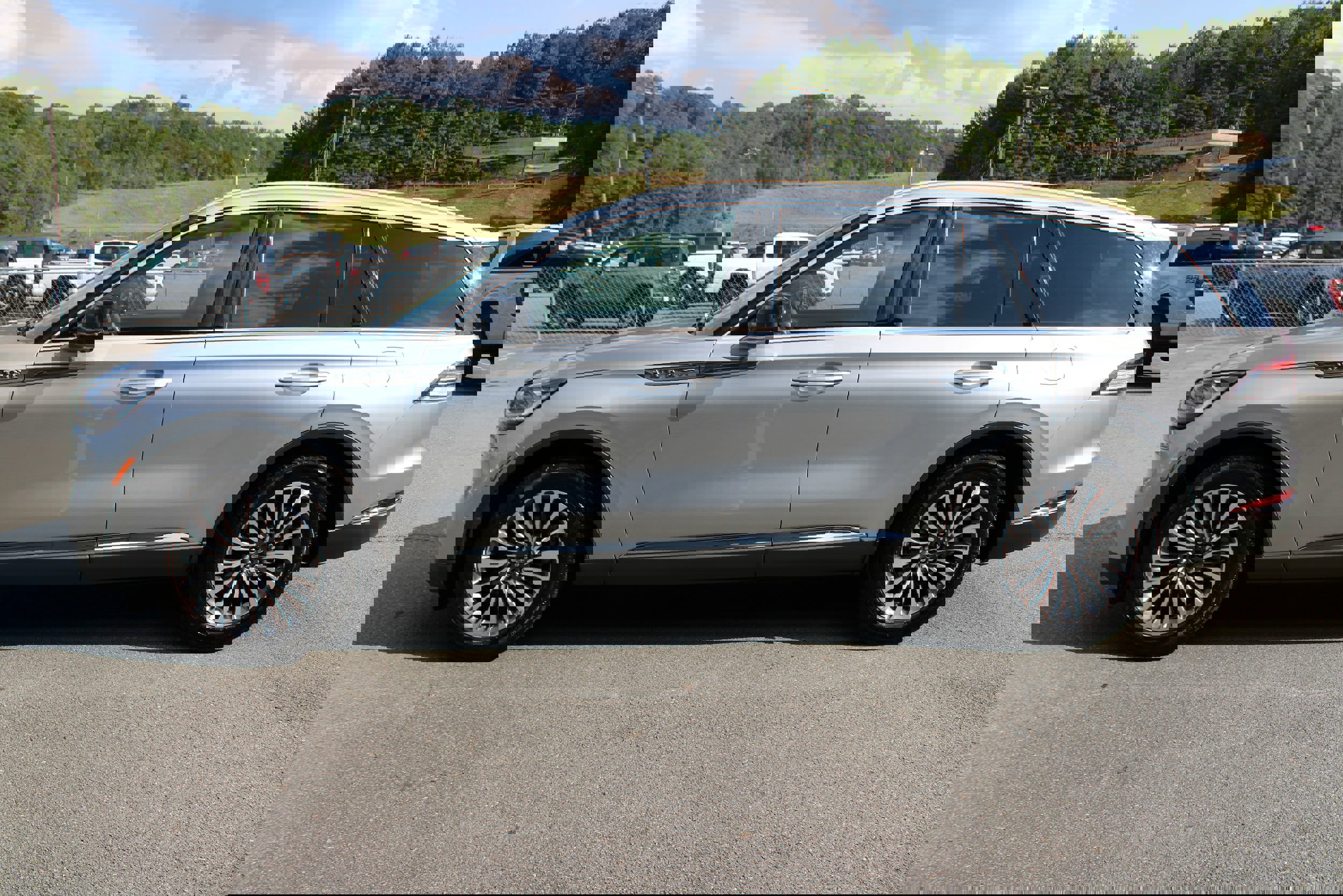 Used 2021 Lincoln Aviator Reserve w/ Equipment Group 201A image 6