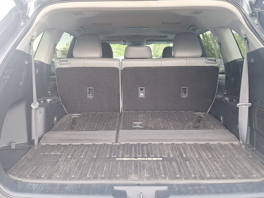Used 2023 Toyota Highlander XLE AWD/4WD image 26