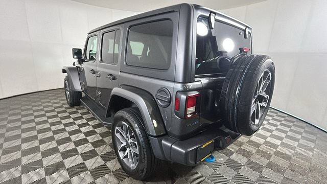 Used 2024 Jeep Wrangler Unlimited w/ Convenience Group AWD/4WD image 4
