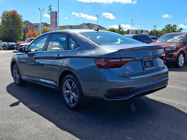 Certified 2023 Volkswagen Jetta SE w/ Panoramic Sunroof Package FWD image 4