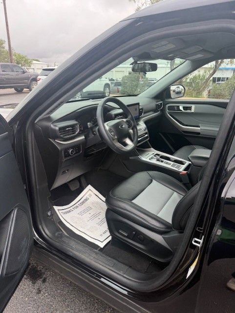 Used 2024 Ford Explorer XLT w/ Equipment Group 202A RWD image 8