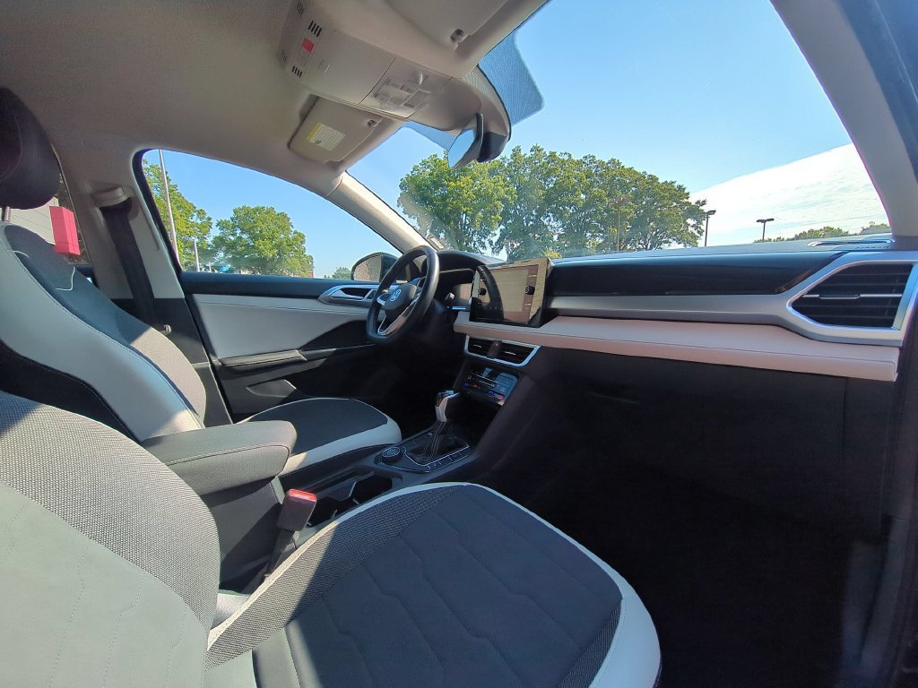 Used 2025 Volkswagen Taos SE AWD/4WD image 31