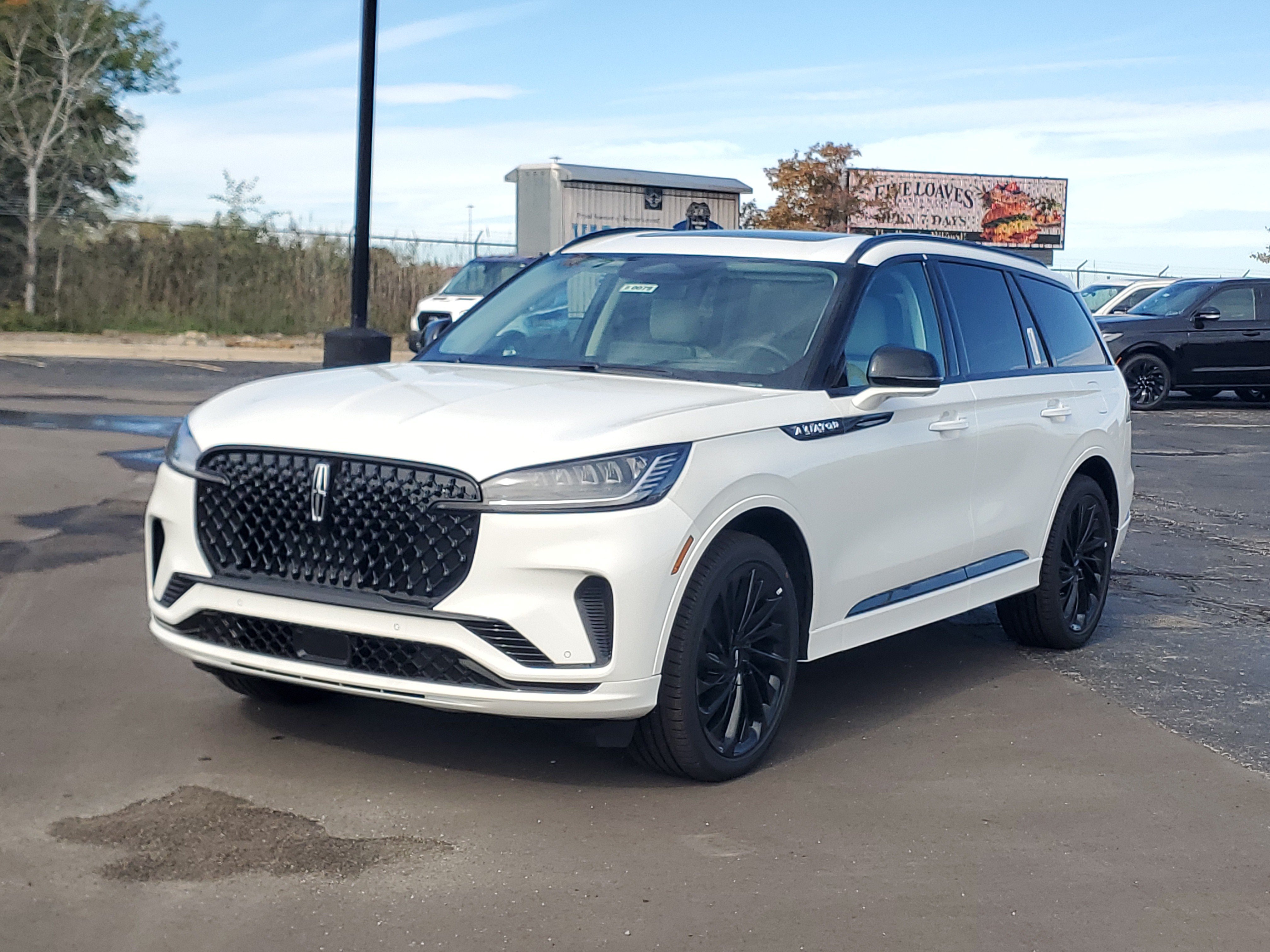 New 2027 Lincoln Aviator Reserve w/ Jet Appearance Package AWD/4WD image 2