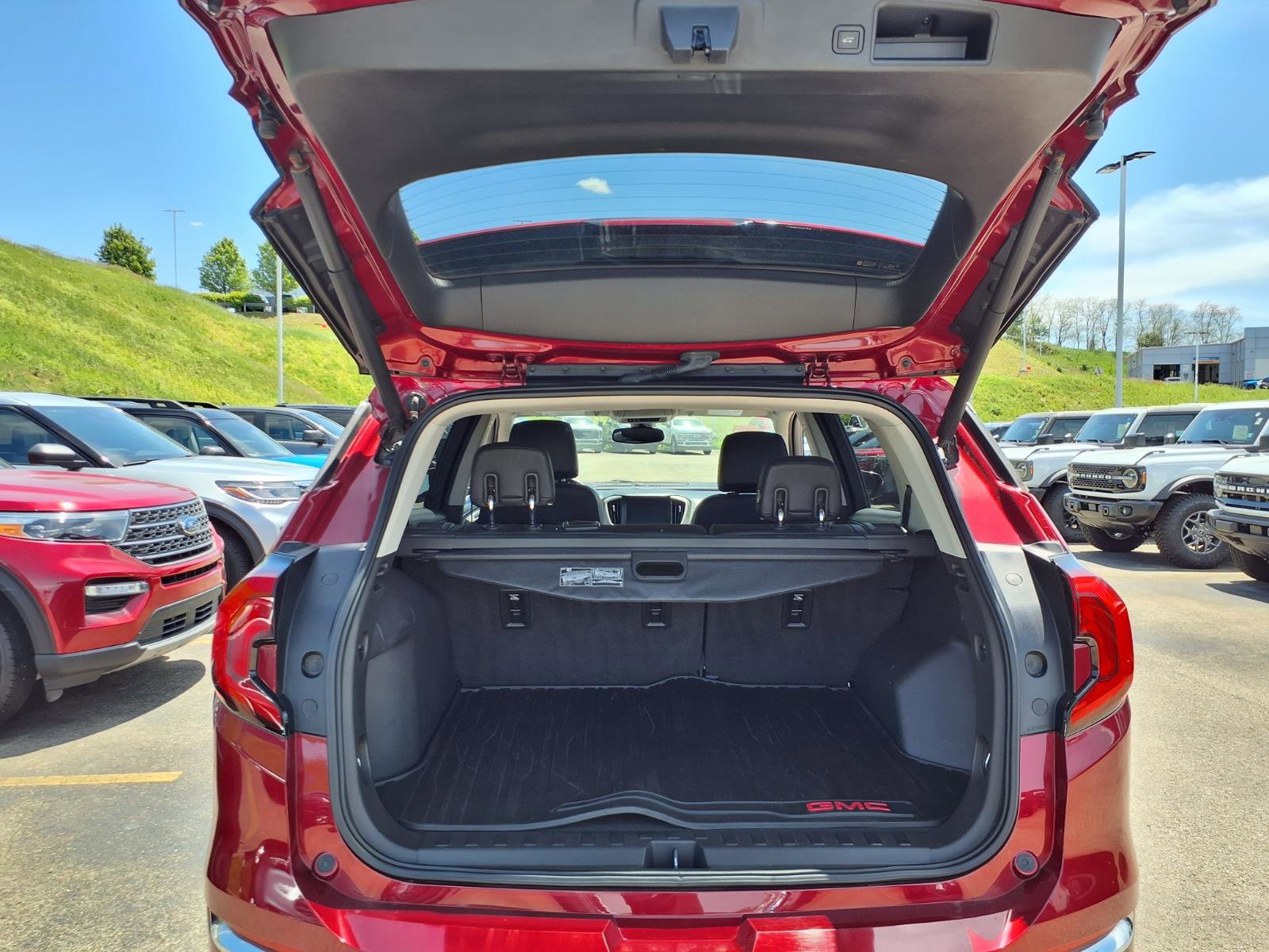 Used 2019 GMC Terrain Denali w/ Advanced Safety Package AWD/4WD image 11