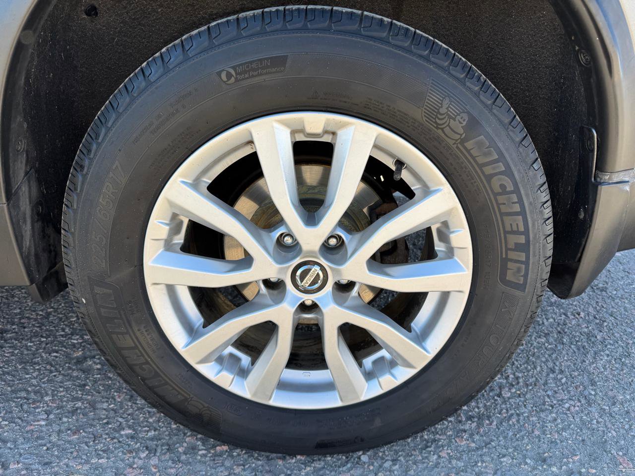 Used 2017 Nissan Rogue SV w/ SV Premium Package image 21