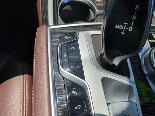 Used 2022 BMW 740i w/ M Sport Package RWD image 35