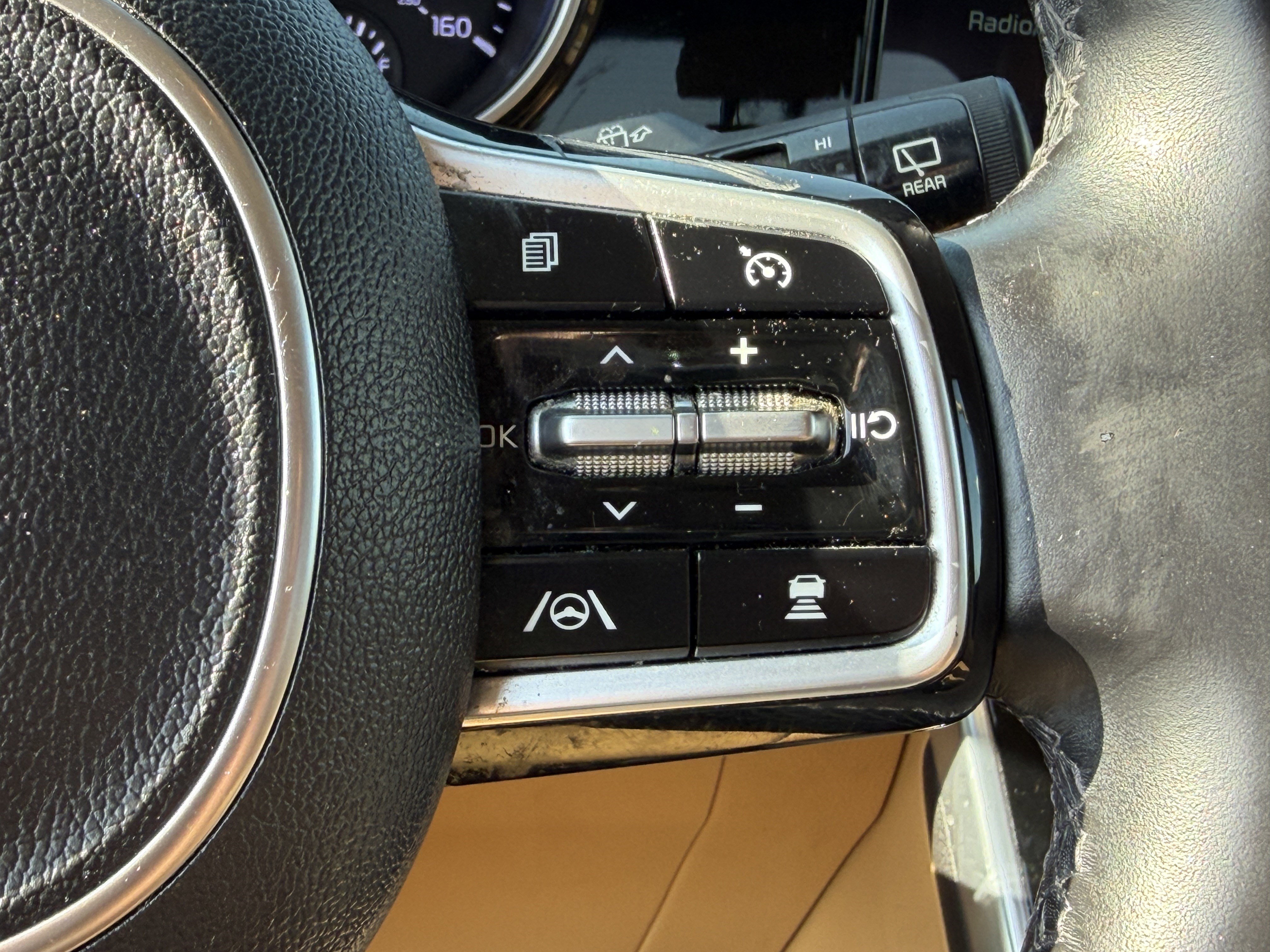 Used 2022 Kia Carnival EX FWD image 20