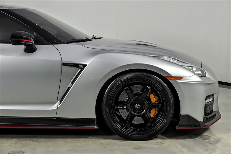Used 2017 Nissan GT-R NISMO AWD/4WD image 27