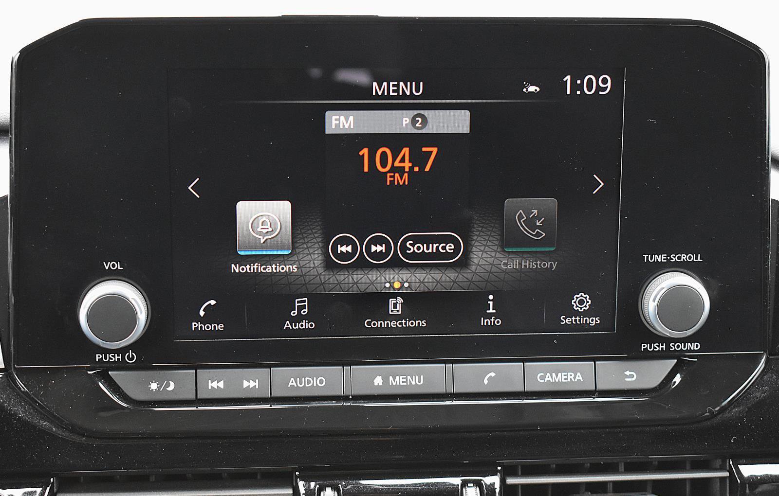 Used 2025 Nissan Pathfinder SV image 27