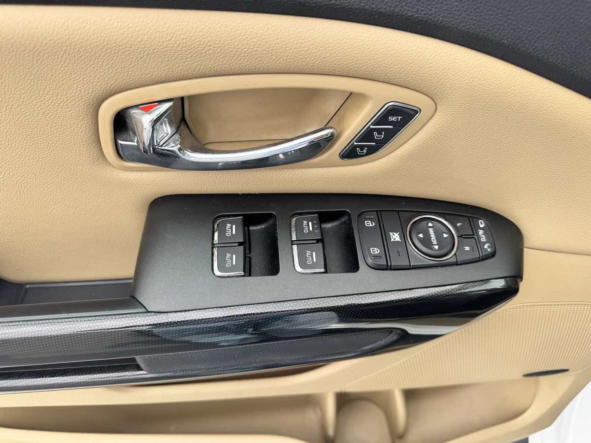 Used 2016 Kia Sedona SX FWD image 39