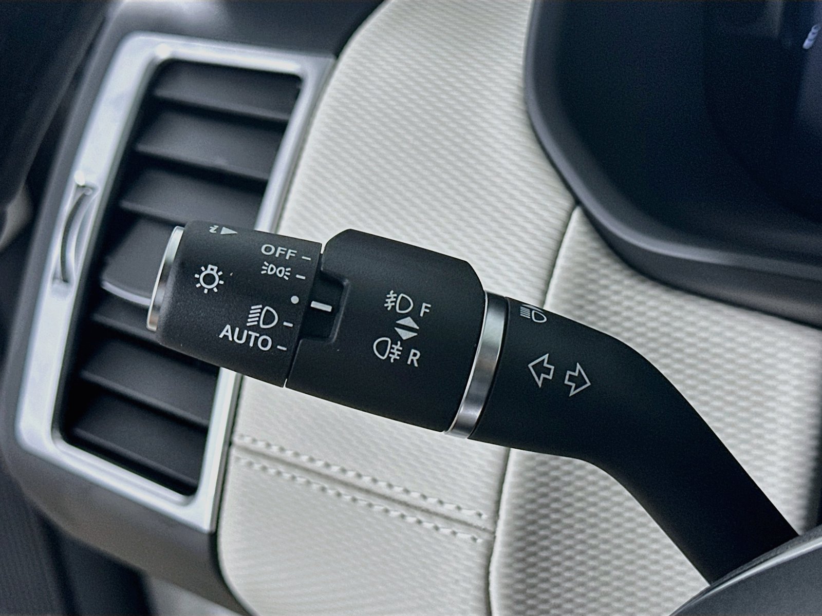 New 2026 Land Rover Discovery Limited Edition AWD/4WD image 20