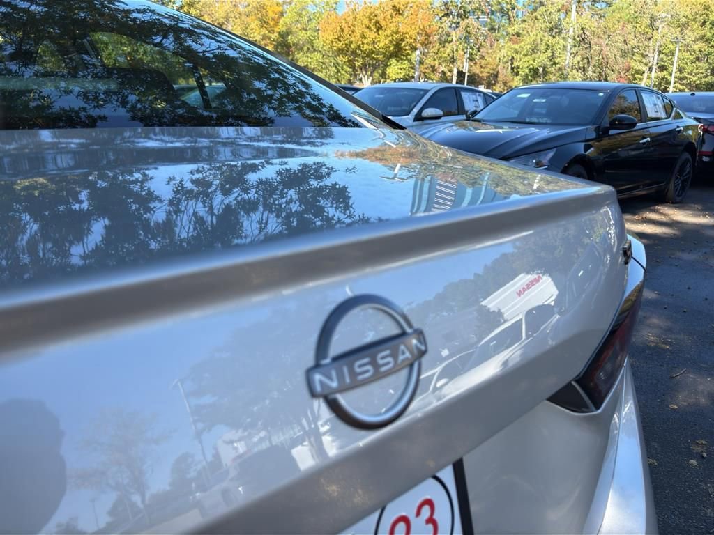 New 2025 Nissan Altima 2.5 SR image 13