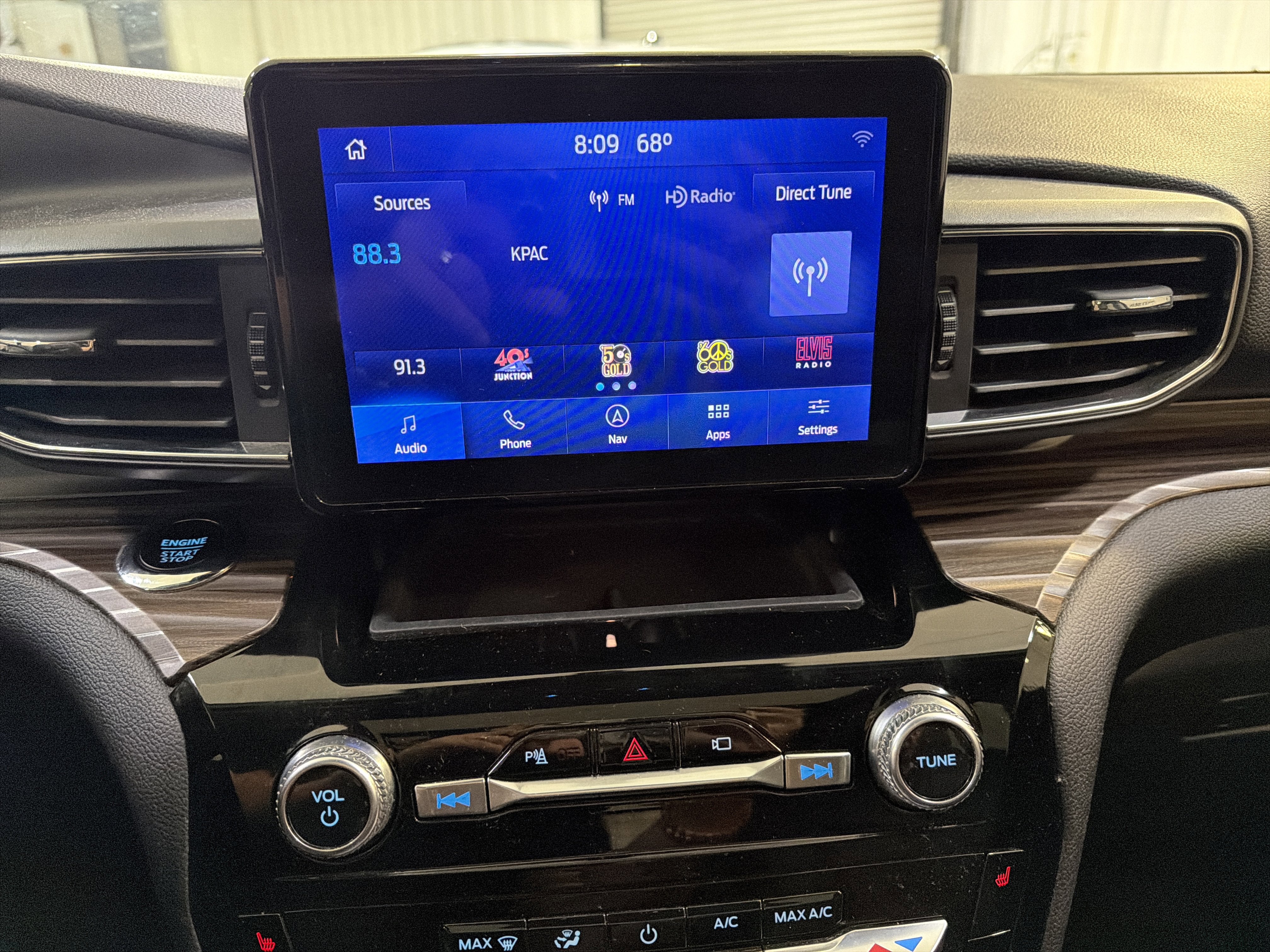 Used 2022 Ford Explorer Limited w/ Equipment Group 301A RWD image 18