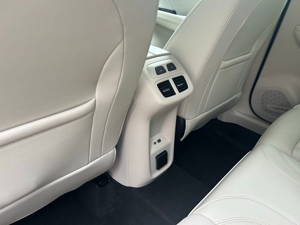 Used 2023 Buick Envision Avenir image 10