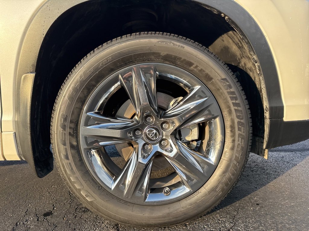 Used 2019 Toyota Highlander Limited image 9