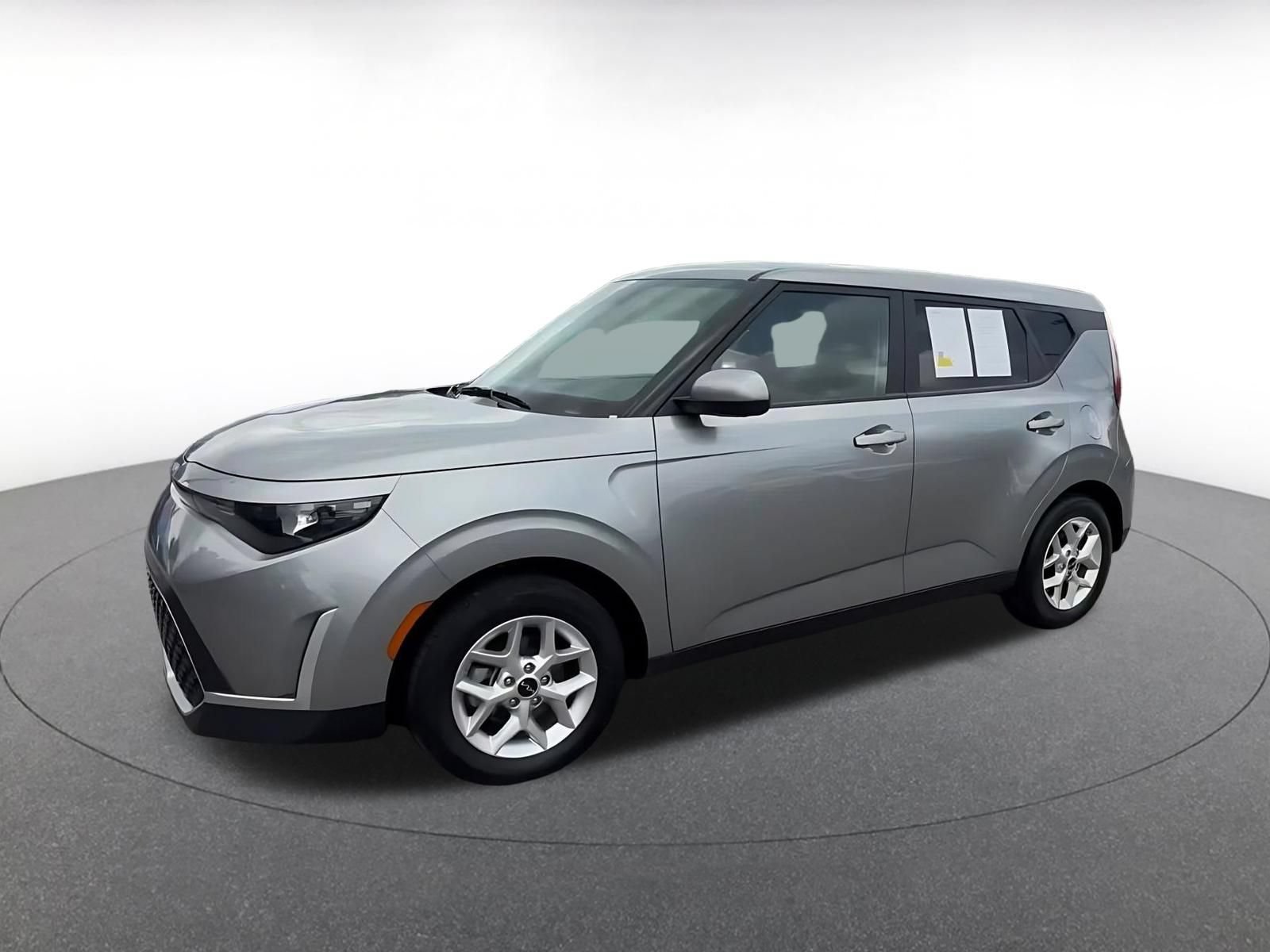 Used 2025 Kia Soul LX w/ LX Technology Package FWD image 8