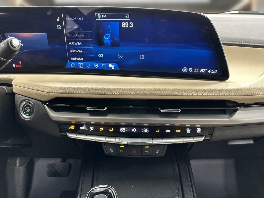 Used 2024 Cadillac XT4 Luxury w/ Cold Weather Package image 9