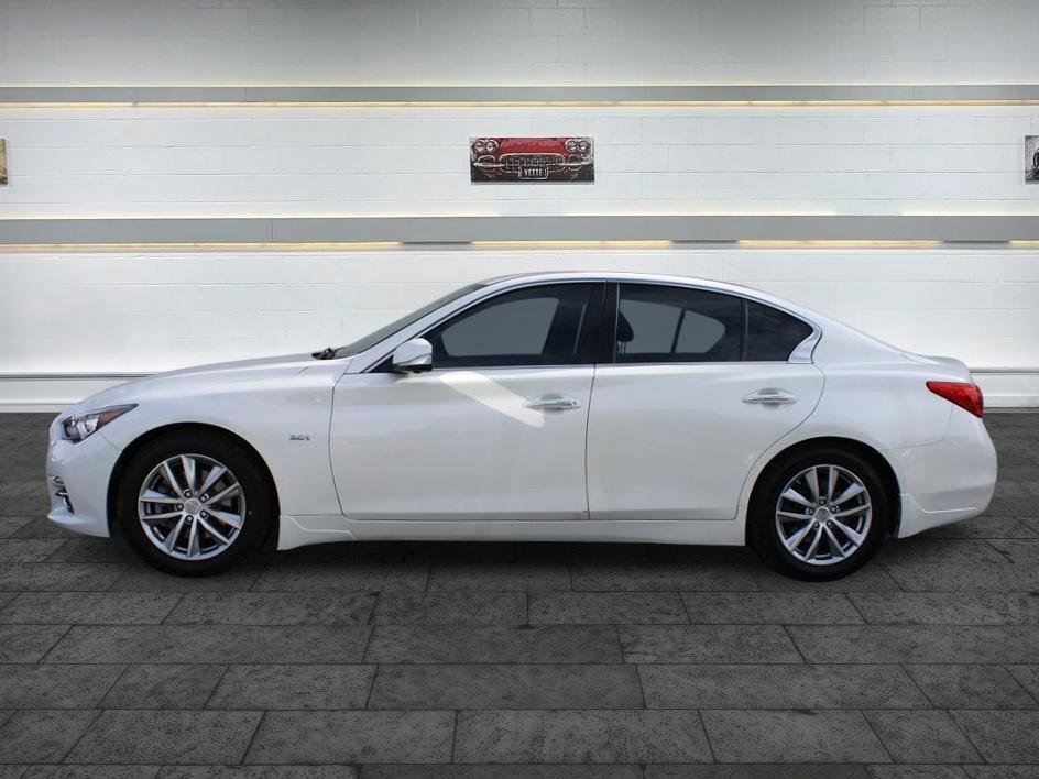 Used 2016 INFINITI Q50 3.0t Premium w/ Driver Assistance Package RWD image 4