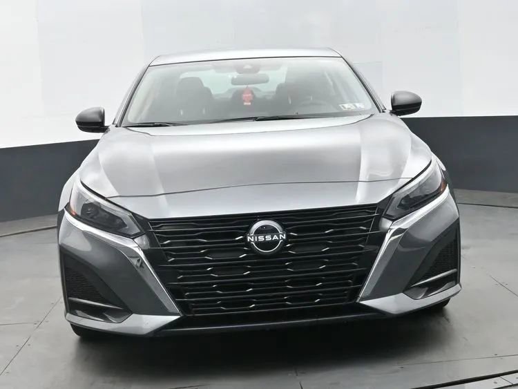 Used 2025 Nissan Altima 2.5 SV image 3