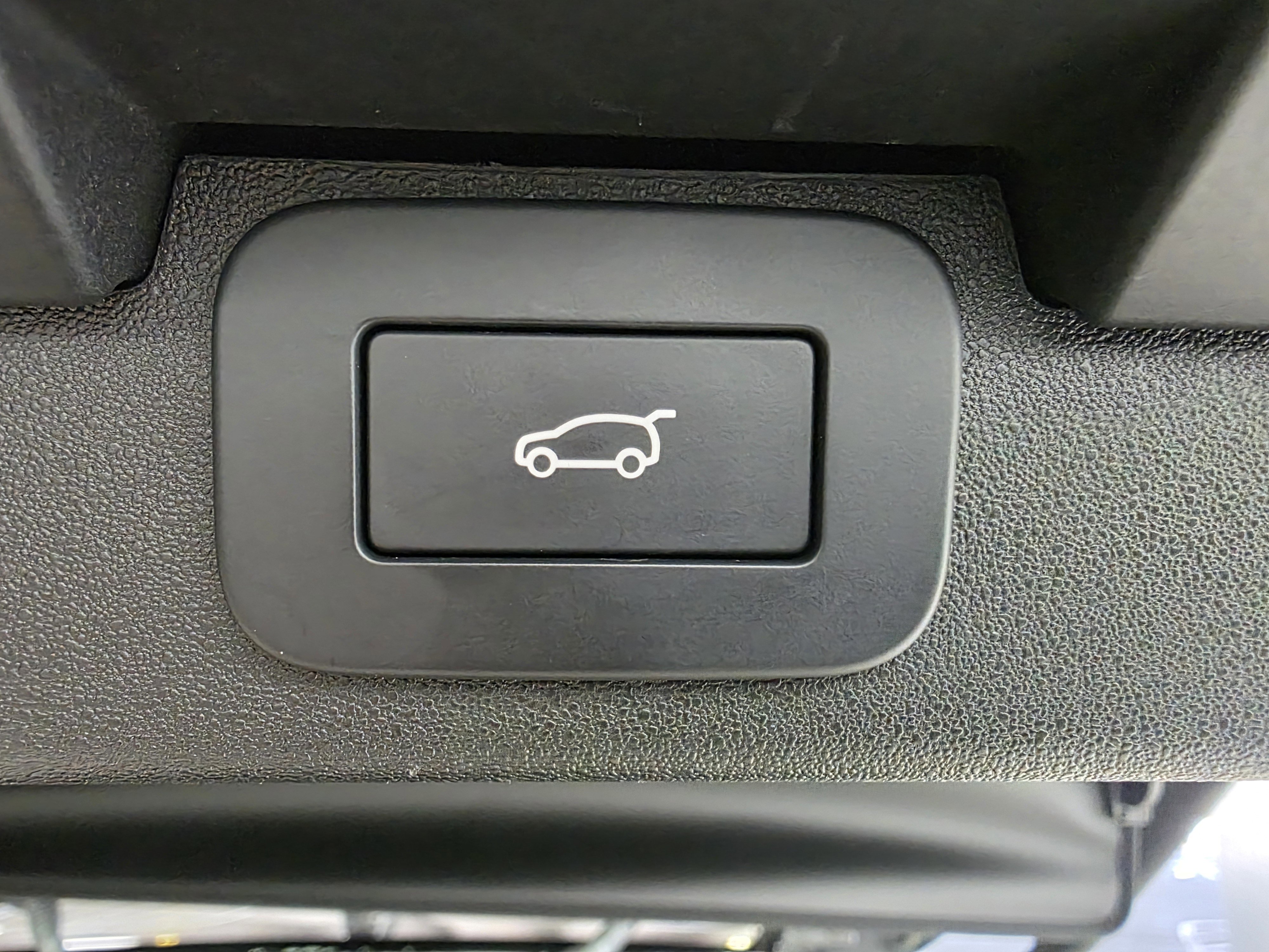 Used 2024 Land Rover Discovery Metropolitan Edition image 17