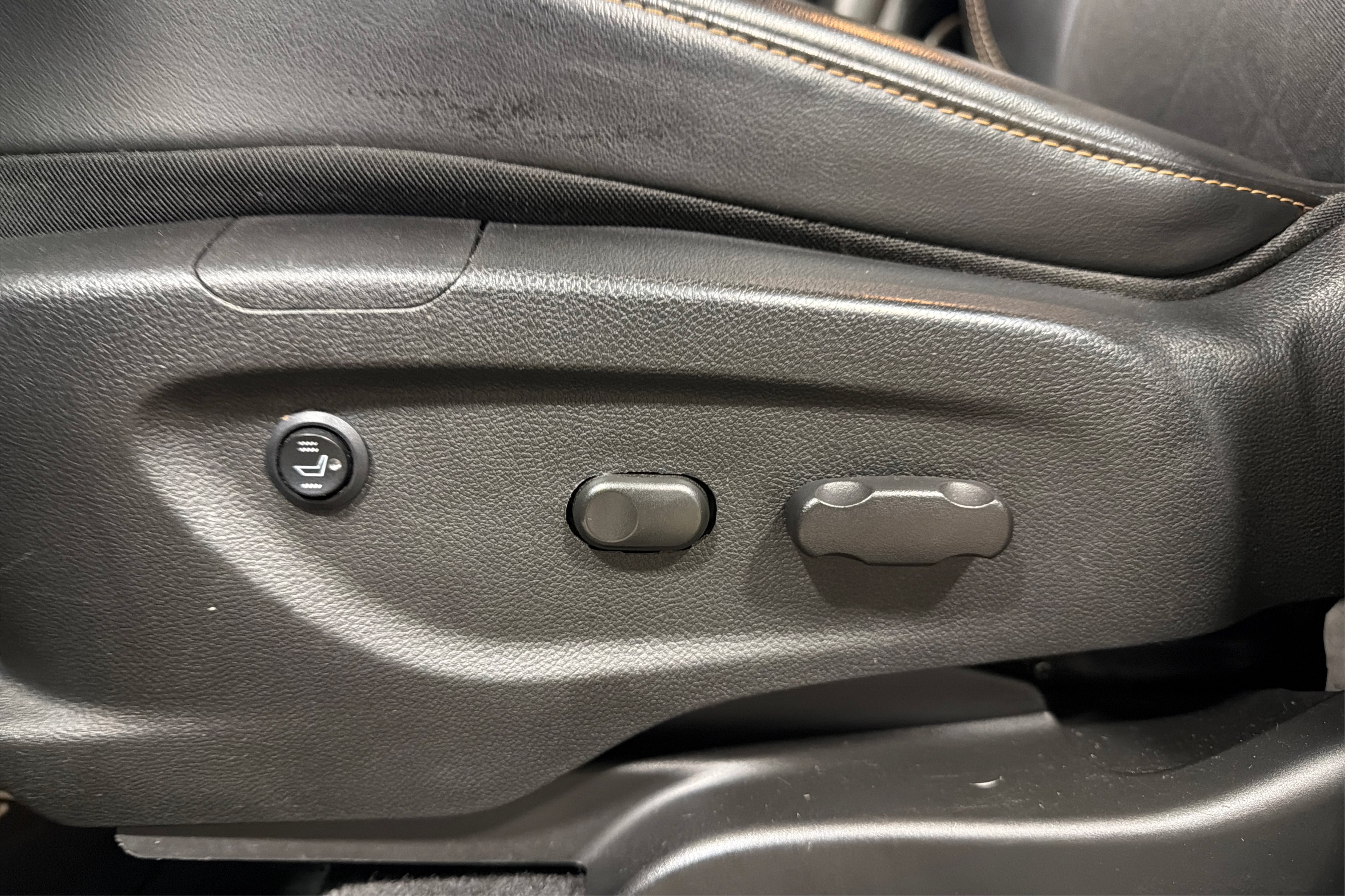 Used 2019 Chevrolet Trax LT w/ LT Convenience Package AWD/4WD image 18