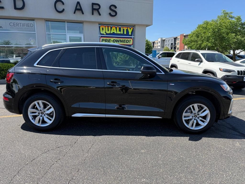 Used 2023 Audi Q5 2.0T Premium w/ Convenience Package AWD/4WD image 2