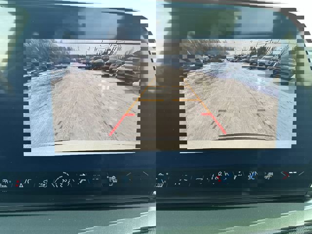 New 2026 Chevrolet Traverse LT w/ Sun and Wheel Package FWD image 16