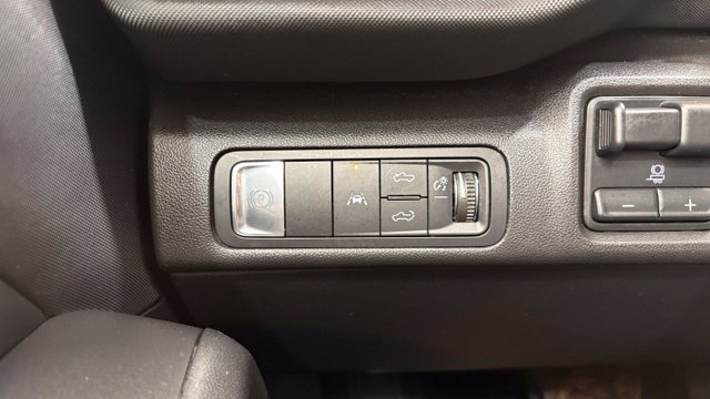 Used 2026 Chevrolet Silverado EV Trail Boss AWD/4WD image 38