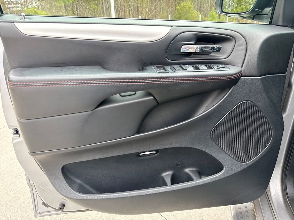 Used 2015 Dodge Grand Caravan R/T w/ Driver Convenience Group image 14