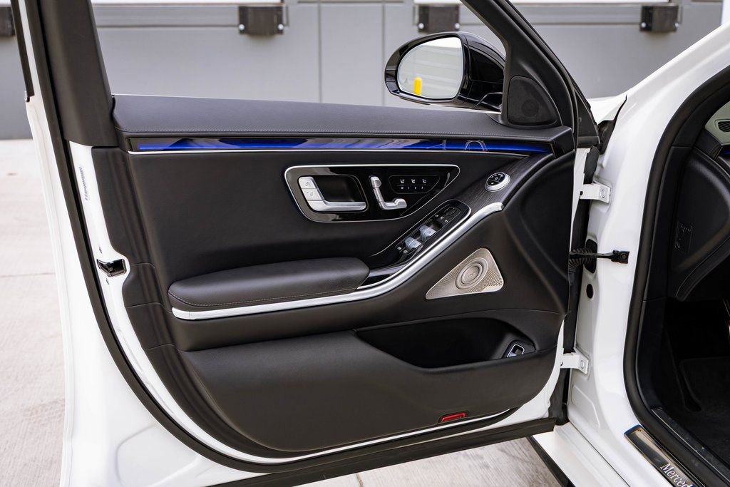 Used 2022 Mercedes-Benz S 580 4MATIC Sedan w/ AMG Line Package image 14