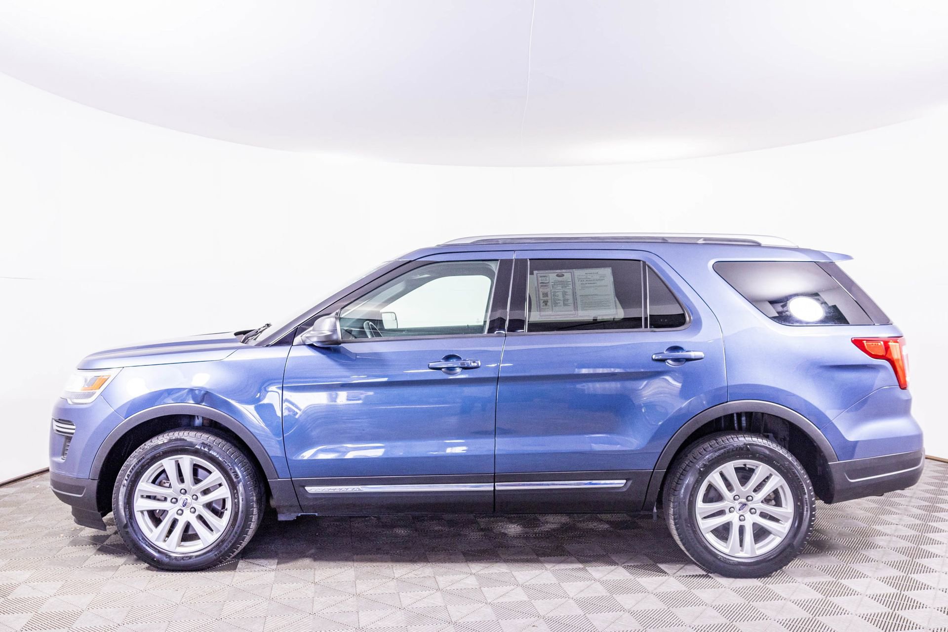 Used 2019 Ford Explorer XLT image 14