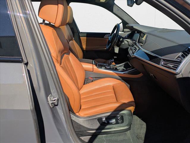 Used 2022 BMW X7 M50i image 21