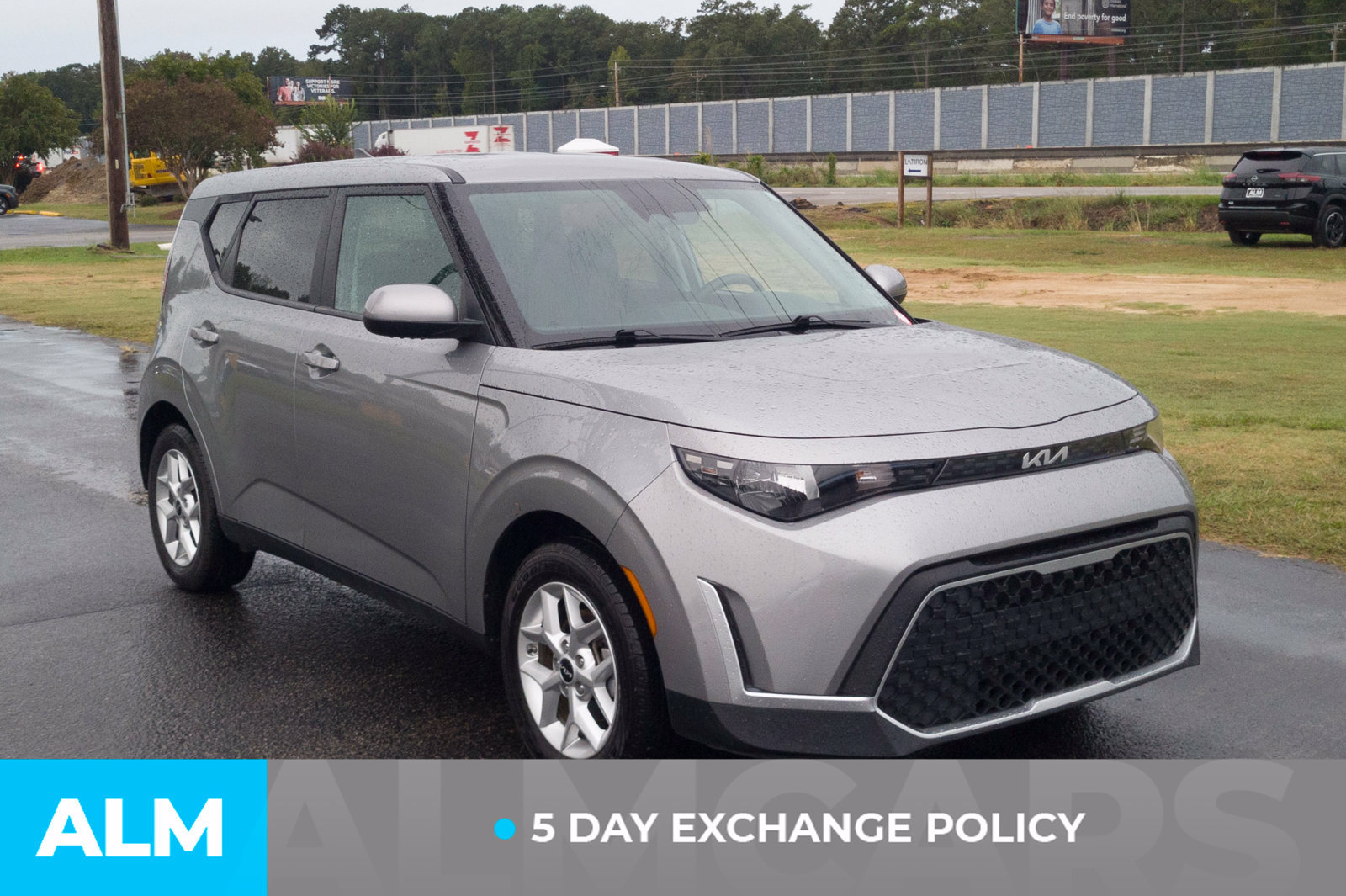 Used 2024 Kia Soul LX w/ Option Group 015 FWD image 3