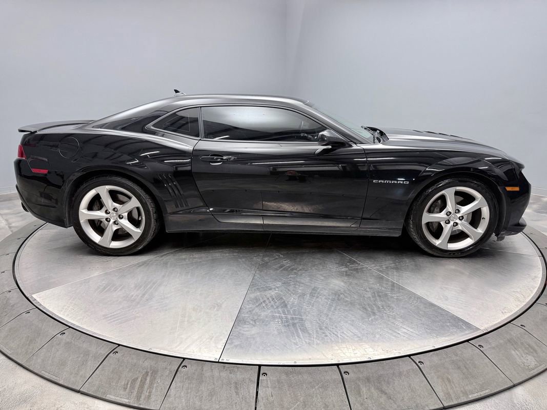 Used 2015 Chevrolet Camaro SS w/ RS Package RWD image 4