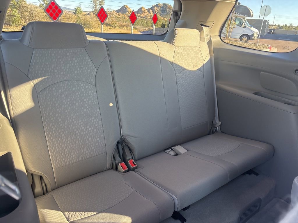 Used 2015 GMC Acadia SLE image 17