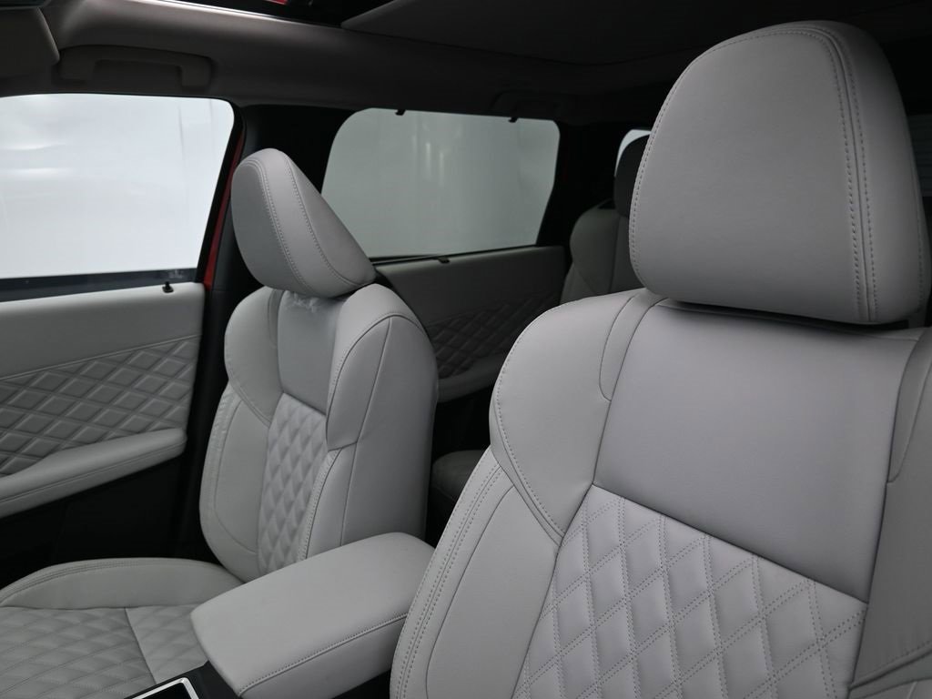 New 2025 Mitsubishi Outlander SEL image 18